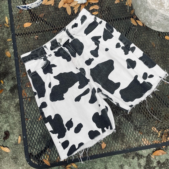🐮 Cow Print Bermuda Shorts - Picture 1 of 3